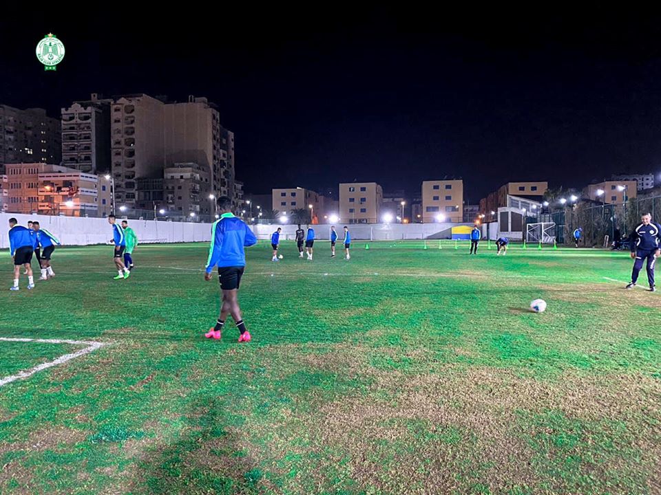 الرجاء يجري حصته التدريبية الأولى بمصر استعدادا لمواجهة الإسماعيلي