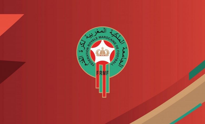 الجامعة تعاقب جماهير الوداد وحسنية أكادير بسبب الشهب الإصطناعية