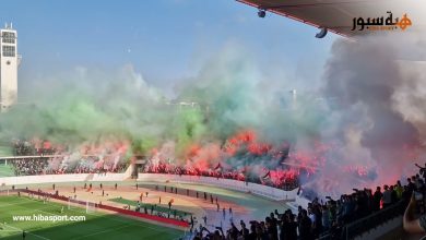 جمهور الرجاء يحرق مدرجات ملعب أكادير بكراكاج كبير