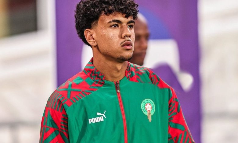 الإعلام الألماني يشيد بآدم أزنو بعد ظهوره المميز بقميص المنتخب المغربي