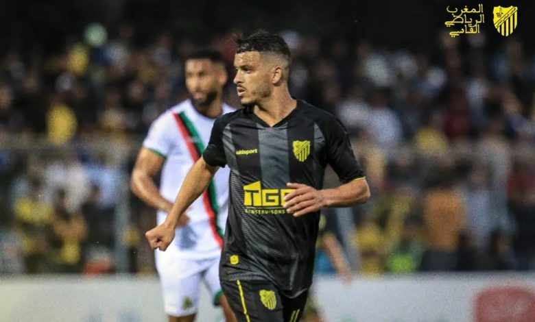 المغرب الفاسي يفوز على الجيش الملكي ويقفز للصف الثاني